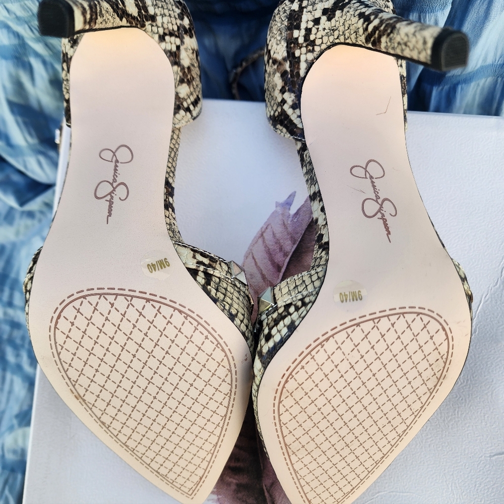 NWT JESSICA SIMPSON HEELS SIZE 9 PYTHON PRINT ZIP… - image 5